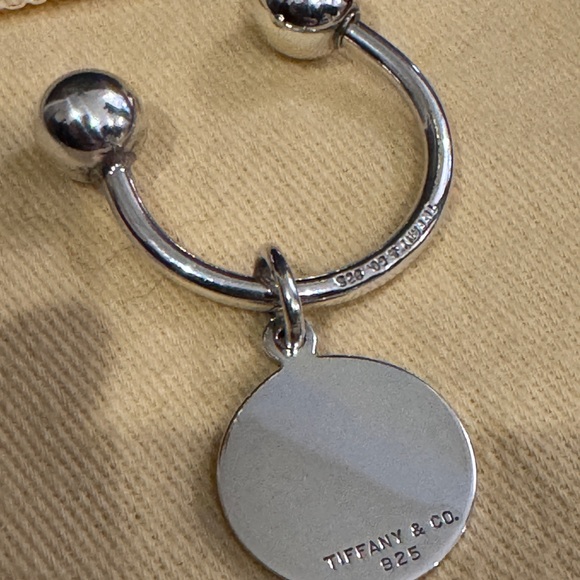 SOLD. Tiffany & Co. Silver Round Charm Keychain RTT (return to) Vintage Retired - Picture 6 of 9